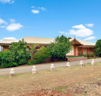 King III - you can honestly walk to Bimbadgen and Hope Estate concerts - Accommodation Kalgoorlie