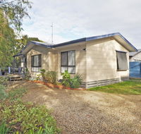 KYEEMA - FREE WIFI  NETFLIX - PET FRIENDLY OUTSIDE ONLY - Accommodation Kalgoorlie