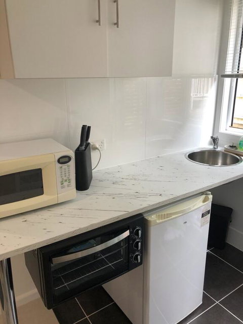 Lakefront Peace Apartments Studio 4 - Accommodation Kalgoorlie 3