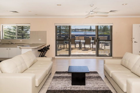 Lakeshore Apartments - Unit 5 - Accommodation Kalgoorlie 2