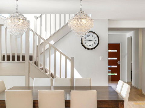 Lakeside Luxury - 13 Lake Street - Accommodation Kalgoorlie 1