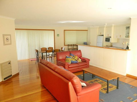 LAKESIDE2 - Accommodation Kalgoorlie 2