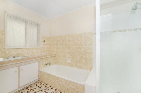 Large Family Waterfront Home With Room For A Boat - Welsby Pde, Bongaree - Accommodation Kalgoorlie 1