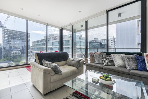 LIGHT, AIRY, SPACIOUS QUEENS ROAD APARTMENT - Accommodation Kalgoorlie 0