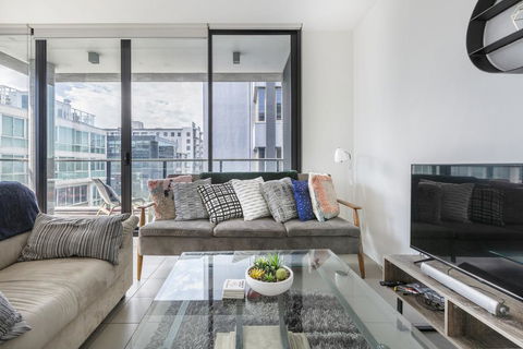 LIGHT, AIRY, SPACIOUS QUEENS ROAD APARTMENT - Accommodation Kalgoorlie 2