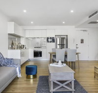 Luxe Beach Holiday Unit With Parking Pool and Gym - Accommodation Kalgoorlie