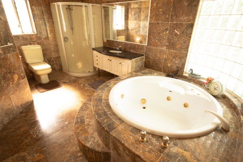 Luxuary Self-contained Living With Spa. - Accommodation Kalgoorlie 0