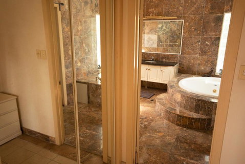 Luxuary Self-contained Living With Spa. - Accommodation Kalgoorlie 1
