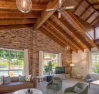 Luxurious Home on 5 Acres Close to CBD - Sleeps 18 - Accommodation Kalgoorlie