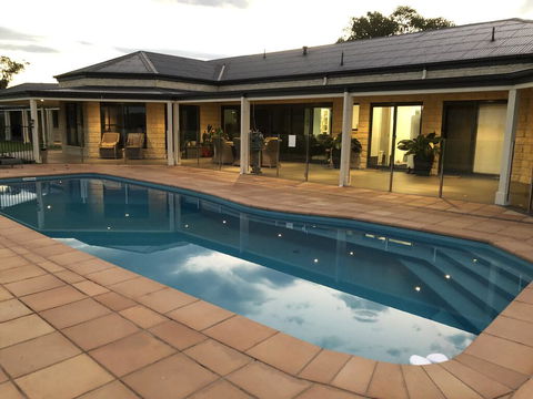 Luxury 4 Bedroom Apartment - Accommodation Kalgoorlie 0