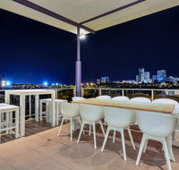 Luxury Darwin City Lights Jacuzzi Central Location Large House New Furnishings - Accommodation Kalgoorlie