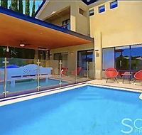 LUXURY VILLA W POOL  SPAS - Accommodation Kalgoorlie