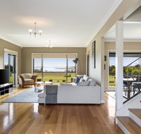 LUXURY WATERFRONT FAMILY HOME-TASMANIA I-L'Abode - Accommodation Kalgoorlie