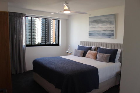 Main Beach Apartment At The Meriton - Accommodation Kalgoorlie 1