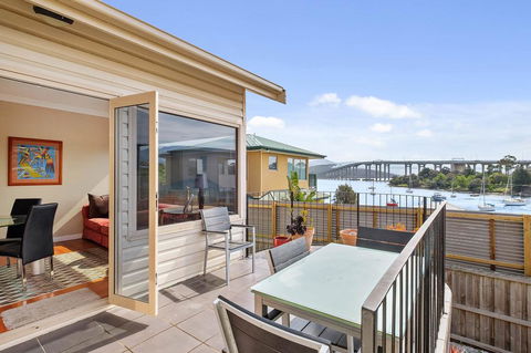 Manfield City Waterfront View Cottage - Accommodation Kalgoorlie 1