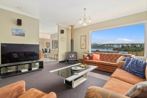 Manfield City Waterfront View Cottage - Accommodation Kalgoorlie 0
