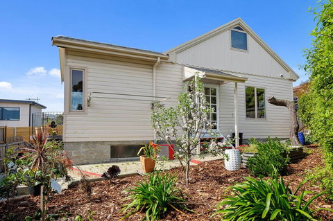 Manfield City Waterfront View Cottage - Accommodation Kalgoorlie 2