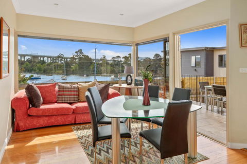 Manfield City Waterfront View Cottage - Accommodation Kalgoorlie 3