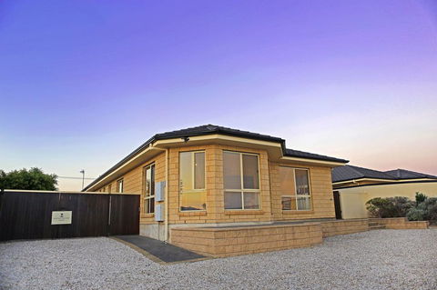Marina Holiday Home - Accommodation Kalgoorlie 0