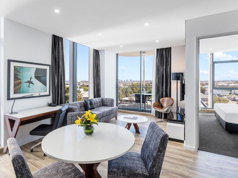 Meriton Suites Mascot Central - Accommodation Kalgoorlie 0