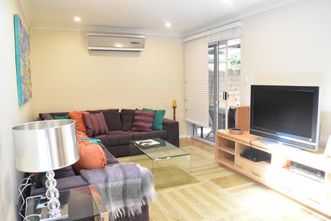 Modern 2 Bedroom Unit Close To CBD - Accommodation Kalgoorlie 0