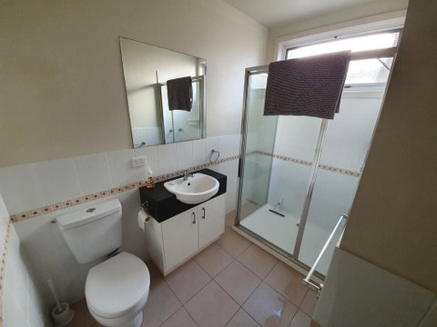 Modern Peaceful Beach Location - Secure Parking - Accommodation Kalgoorlie 2