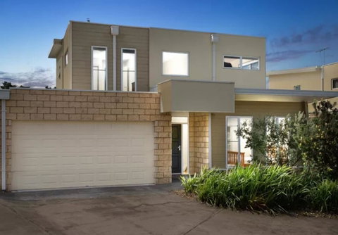 Modern Peaceful Beach Location - Secure Parking - Accommodation Kalgoorlie 0