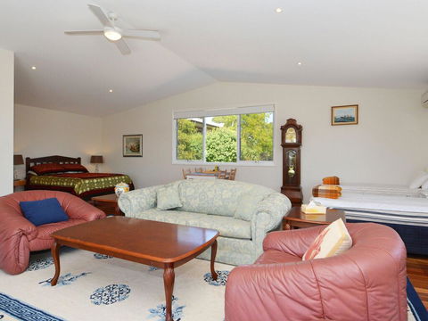 Morisset Waterfront 1bdr Studio Looking Over Trinity Marina - Accommodation Kalgoorlie 0