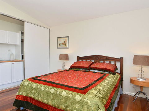 Morisset Waterfront 1bdr Studio Looking Over Trinity Marina - Accommodation Kalgoorlie 3