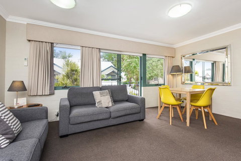 Subiaco Village 20 - Accommodation Kalgoorlie 2