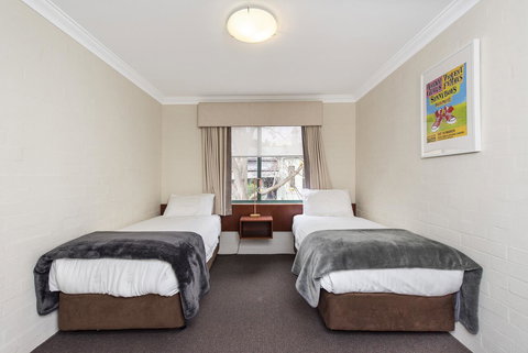 Subiaco Village 20 - Accommodation Kalgoorlie 13