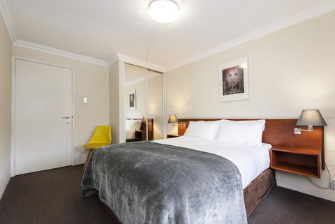 Subiaco Village 20 - Accommodation Kalgoorlie 12