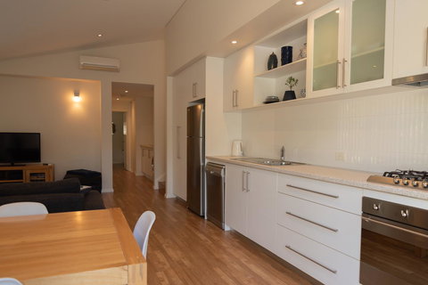 Cape Villas Dunsborough Unit 2 - Accommodation Kalgoorlie 3