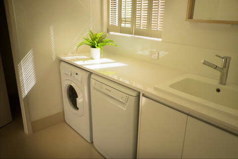 Cottesloe Artist's Beach Retreat - Accommodation Kalgoorlie 33