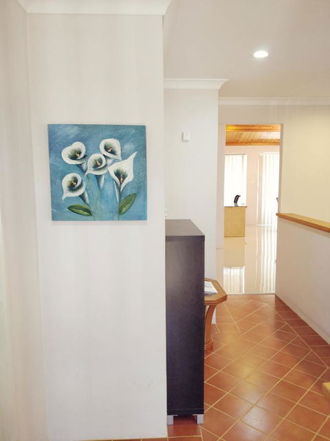 Cosy Easy Access Home Near Perth CBD And Fremantle - Accommodation Kalgoorlie 0