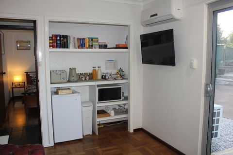 Jacaranda Hideaway Bed & Breakfast - Accommodation Kalgoorlie 4