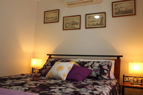 Jacaranda Hideaway Bed & Breakfast - Accommodation Kalgoorlie 8