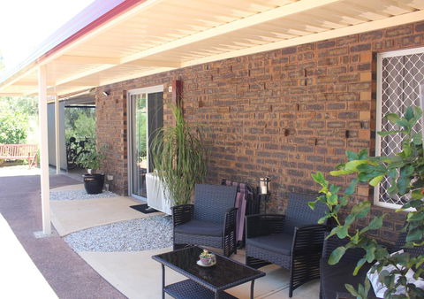 Jacaranda Hideaway Bed & Breakfast - Accommodation Kalgoorlie 12