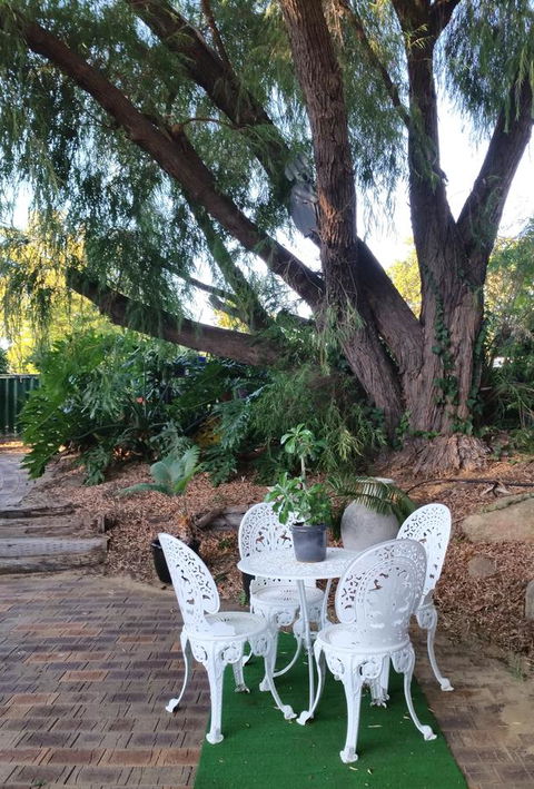 Jacaranda Hideaway Bed & Breakfast - Accommodation Kalgoorlie 15