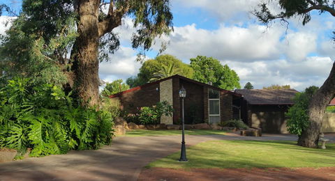 Jacaranda Hideaway Bed & Breakfast - Accommodation Kalgoorlie 16