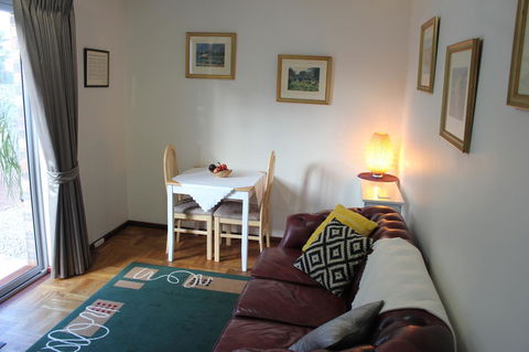 Jacaranda Hideaway Bed & Breakfast - Accommodation Kalgoorlie 3