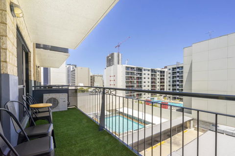 Oversized Eastend Sleeps 6 Free PARKING+POOL WIFI - Accommodation Kalgoorlie 22