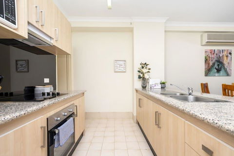 Oversized Eastend Sleeps 6 Free PARKING+POOL WIFI - Accommodation Kalgoorlie 35