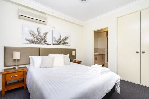 Oversized Eastend Sleeps 6 Free PARKING+POOL WIFI - Accommodation Kalgoorlie 34
