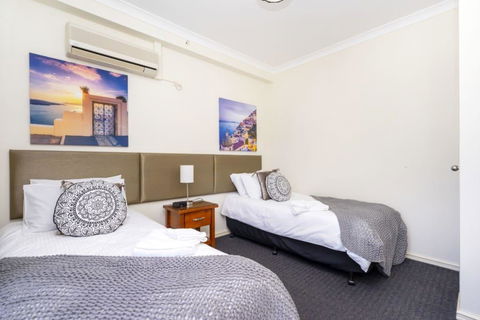 Oversized Eastend Sleeps 6 Free PARKING+POOL WIFI - Accommodation Kalgoorlie 28