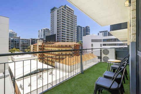 Oversized Eastend Sleeps 6 Free PARKING+POOL WIFI - Accommodation Kalgoorlie 20