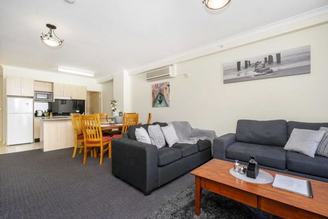 Oversized Eastend Sleeps 6 Free PARKING+POOL WIFI - Accommodation Kalgoorlie 33