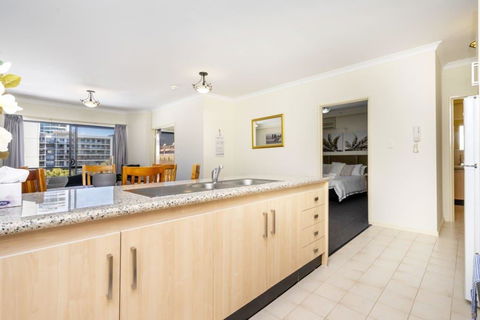 Oversized Eastend Sleeps 6 Free PARKING+POOL WIFI - Accommodation Kalgoorlie 39