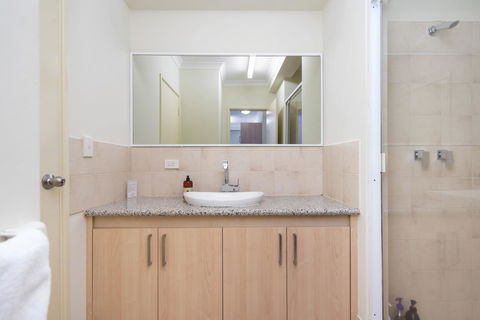 Oversized Eastend Sleeps 6 Free PARKING+POOL WIFI - Accommodation Kalgoorlie 26