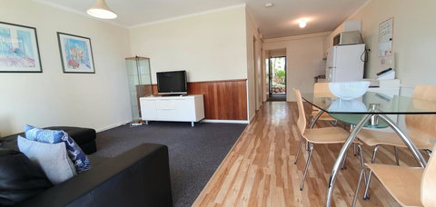 West Beach Lagoon 208 â€“ Great Value! - Accommodation Kalgoorlie 5